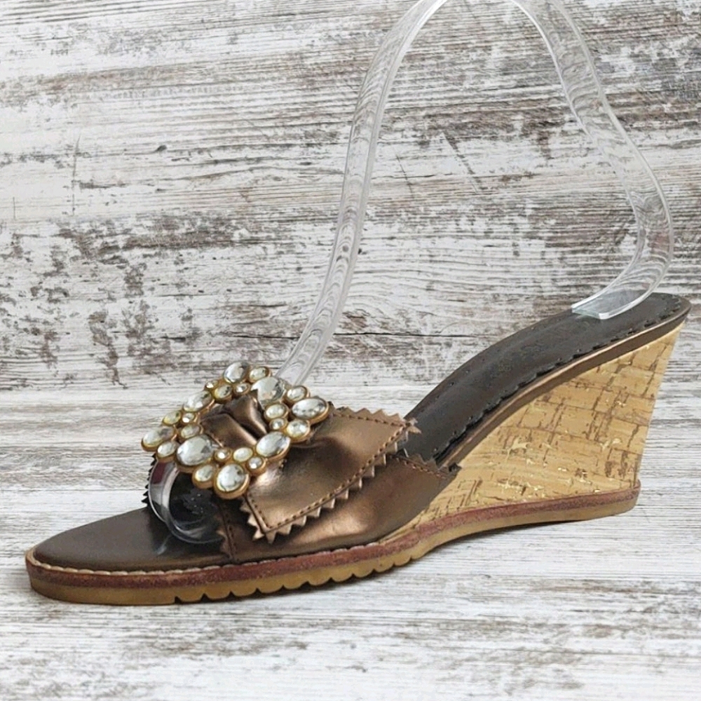 🟥NWOT Madeline Jeweled Bronze Wedge